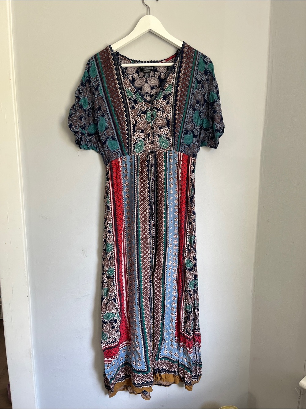 Maxi rayon flowy summer dress with button enclosure and slit